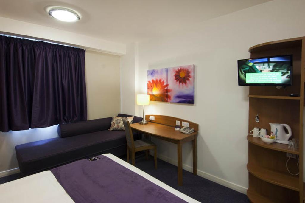 Premier Inn London St.Pancras Room photo